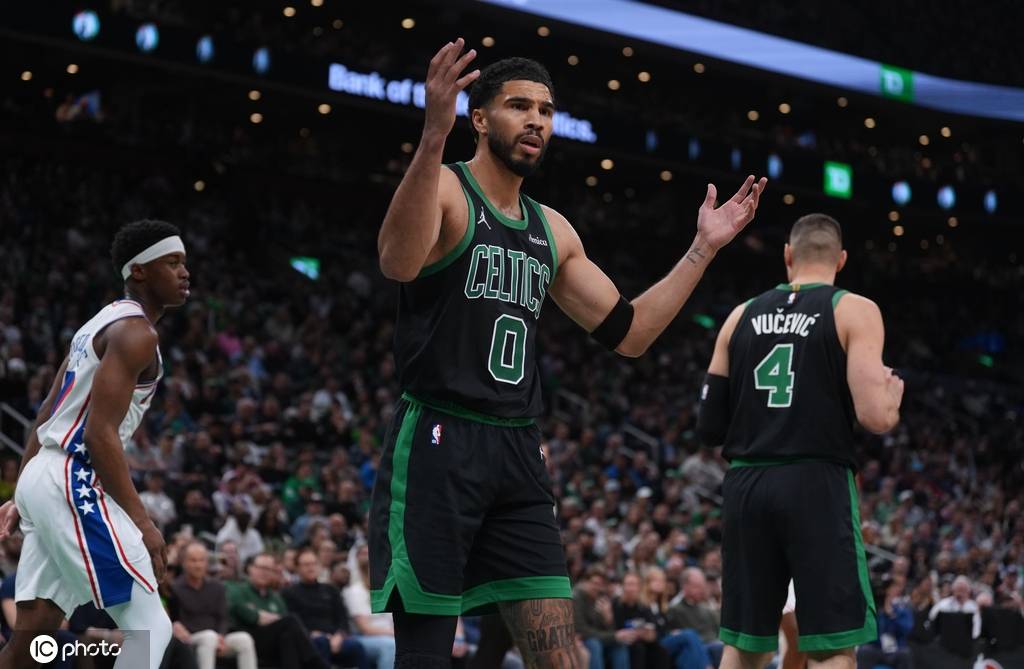 突然断电！绿军最后7分钟只得3分 单节仅11分